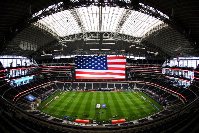 El AT&T Stadium de Arlington, casa de los Cowboys de la NFL, es uno de los estadios más populares de Estados Unidos. En este recinto se han llevado a cabo eventos importantes como el Super Bowl, la Copa América y la Copa Oro en seis ocasiones (2009, 2011, 2013, 2017, 2021, 2023). Para la edición de 2025 tendrá 4 partidos de la fase de grupos.