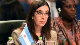 La embajadora de Argentina ante la Organización de los Estados Americanos (OEA), Sonia Cavallo, asiste a la 54ª Sesión Ordinaria de la Asamblea General de la OEA en la sede de la CONMEBOL en Luque, Paraguay, el 27 de junio de 2024.