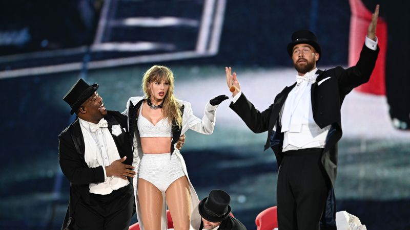 Travis Kelce reveals his No. 1 rule on stage with Taylor Swift: ‘Do not drop the baby’