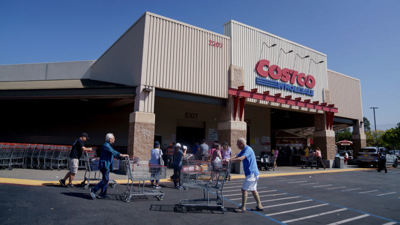 Read more about the article Costco membership fees are going up for the first time since 2017 – CNN