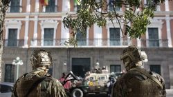 LA PAZ, BOLIVIA - JUNE 26: Military soldiers stand guard at Plaza Murillo on June 26, 2024 in La Paz, Bolivia. President of Bolivia Luis Arce warned about irregular movements of military troops and raises the alert of a possible Coup d'état. (Photo by Gaston Brito Miserocchi/Getty Images)