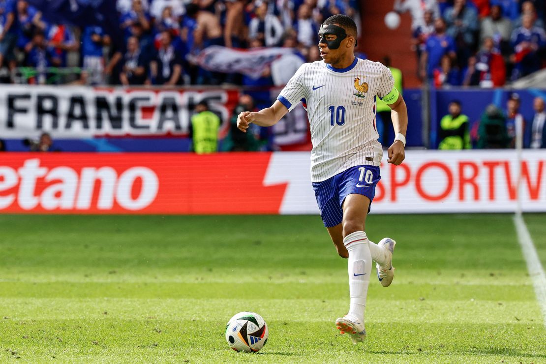 Mbappé runs with the ball during the game against Belgium.