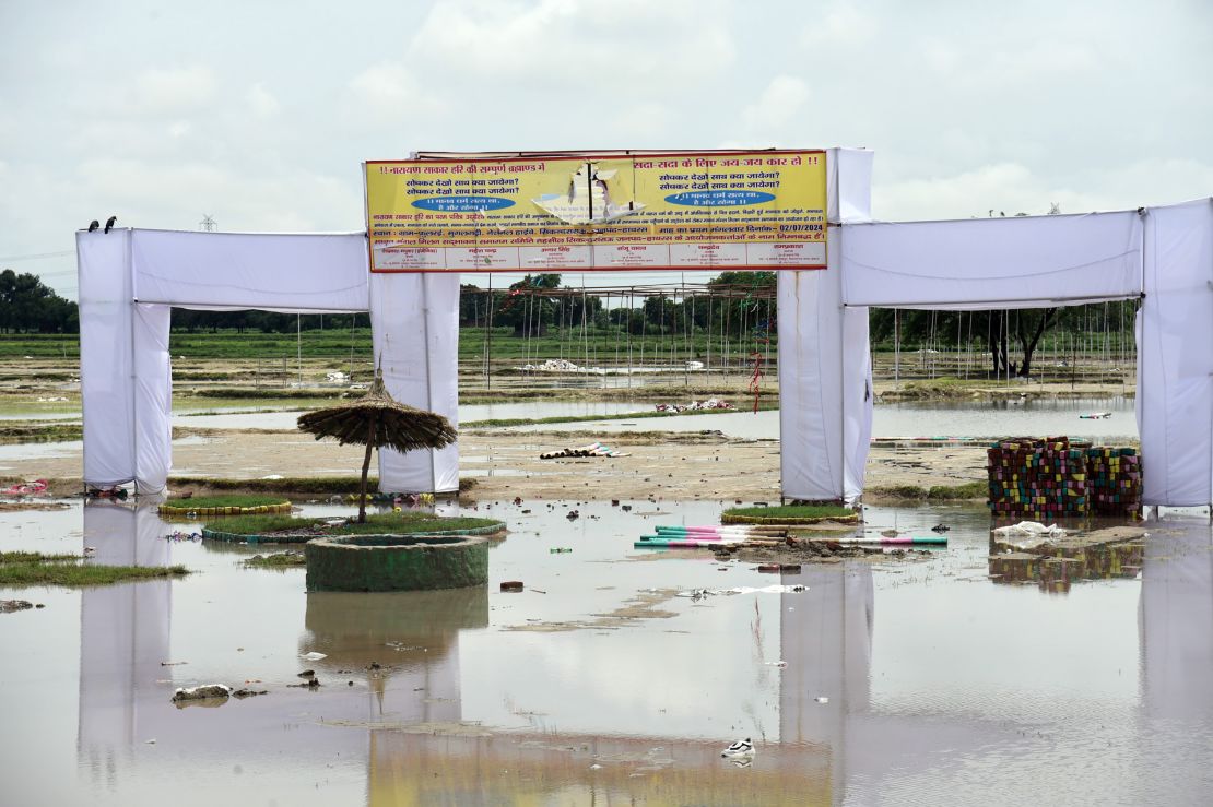 HATHRAS, INDIA - JULY 4: People looking towards the pandal at the spot after the incident at Hathras Sikandra Rao Satya Sangh, on July 4, 2024 in Hathras, India. Self-styled godman Suraj Pal, also known as Narayan Sarkar Hari and Bhole Baba, on Wednesday blamed "anti-social elements" for the stampede at his congregation in Hathras district, hours after Uttar Pradesh chief minister Yogi Adityanath announced a judicial probe into the incident without ruling out the possibility of a "conspiracy". At least 121 people, mostly women and children, were killed and over a hundred injured in the stampede at the religious congregation. (Photo by Sakib Ali /Hindustan Times via Getty Images)