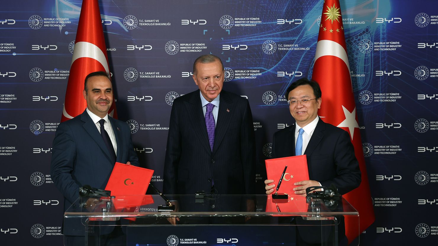 Turkish President Recep Tayyip Erdogan (C), BYD CEO Wang Chuanfu (R) and Turkish Minister of Industry and Technology Mehmet Fatih Kacir (L) in Istanbul on July 8, 2024.