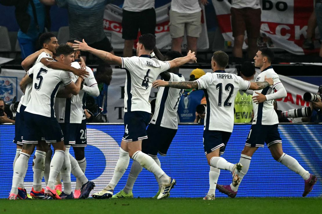 Kane empató a Inglaterra desde el punto de penalti. (OZAN ​​KOSE/AFP/AFP vía Getty Images)