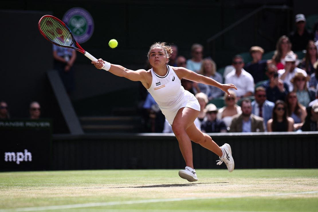 Paolini reaches for the ball during the semi-final match against Vekic.