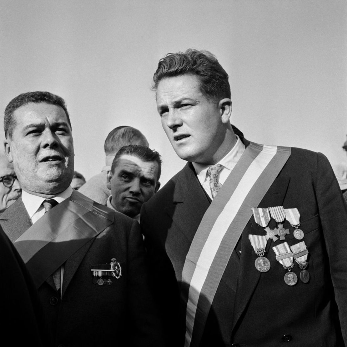 Jean-Marie Le Pen participa en un mitin de viejos soldados en 1960 en París.