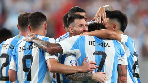 EAST RUTHERFORD, NEW JERSEY - JULY 09: Lionel Messi of Argentina celebrates with teammates Julian Alvarez and Rodrigo De Paul of Argentina after scoring the team's second goal during the CONMEBOL Copa America 2024 semifinal match between Canada and Argentina at MetLife Stadium on July 09, 2024 in East Rutherford, New Jersey. (Photo by Sarah Stier/Getty Images)