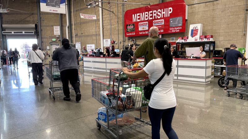 Клиентите на Costco вече плащат повече за своите годишни членства