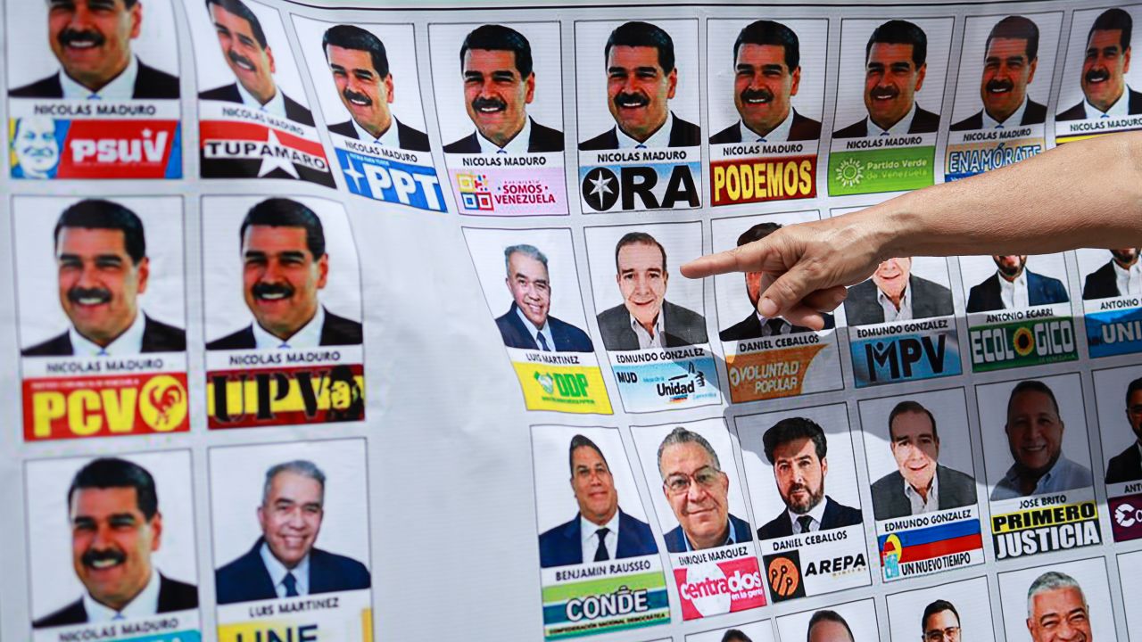 CARACAS, VENEZUELA - JULY 14: A er points to opposition candidate Edmundo González Urrutia's card from a ballot printed on a banner, during a rally at the Central University of Venezuela on July 14, 2024 in Caracas, Venezuela. (Photo by Jesús Vargas/Getty Images)