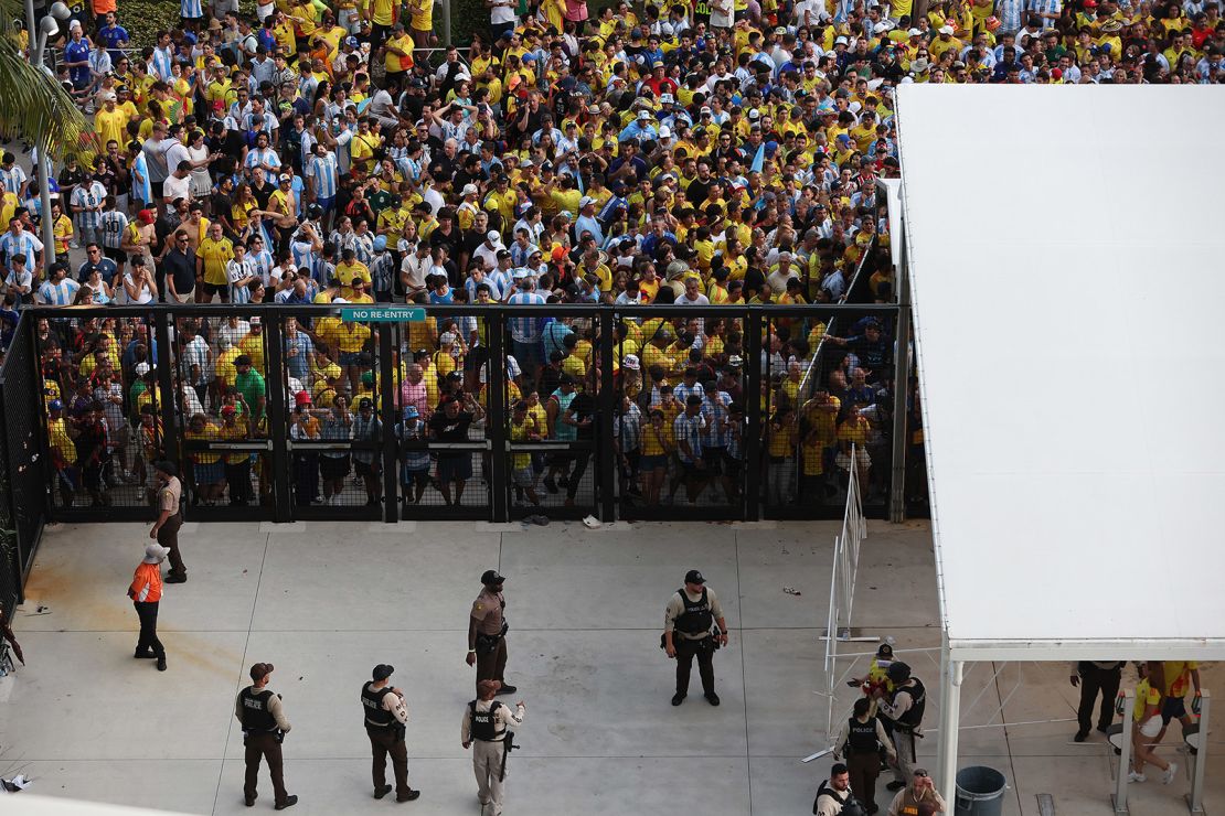 Large crowds of fans try to enter the stadium amid disturbances prior the CONMEBOL Copa America 2024 Final match between Argentina and Colombia at Hard Rock Stadium in Miami Gardens, Florida on July 14, 2024.