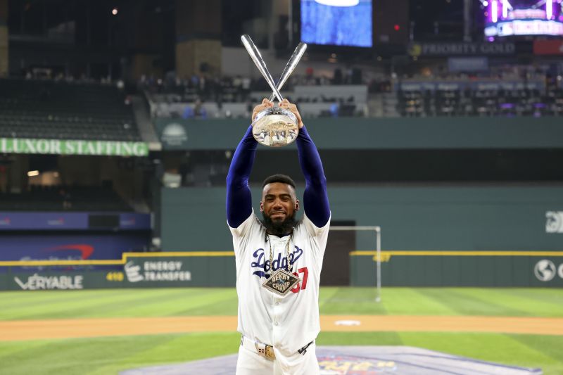 Teoscar Hernández Becomes First Dodgers Player To Win The Home Run ...