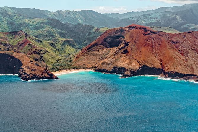 <strong>Haavei Bay: </strong>The waters here are home to sharks, whales, sea turtles and other rare wildlife.