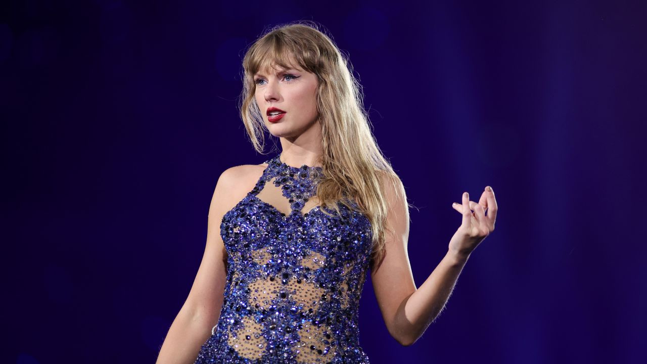 GELSENKIRCHEN, GERMANY - JULY 17: EDITORIAL USE ONLY. NO BOOK COVERS. Taylor Swift performs onstage during  "Taylor Swift | The Eras Tour" at Veltins Arena on July 17, 2024 in Gelsenkirchen, Germany. (Photo by Andreas Rentz/TAS24/Getty Images for TAS Rights Management  )