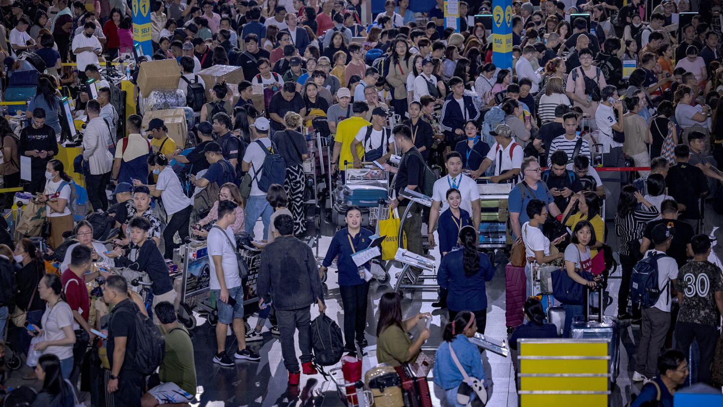 Long queues of passengers form at the check-in counters in Manila, Philippines, due to a July 19 computer outage caused by cybersecurity firm CrowdStrike.