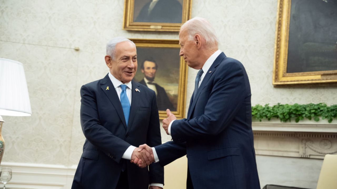 WASHINGTON, DC - JULY 25: U.S. President Joe Biden meets with Israeli Prime Minister Benjamin Netanyahu in the Oval Office at the White House on July 25, 2024 in Washington, DC. Netanyahu's visit occurs as the Israel-Hamas war reaches nearly ten months. (Photo by Andrew Harnik/Getty Images)