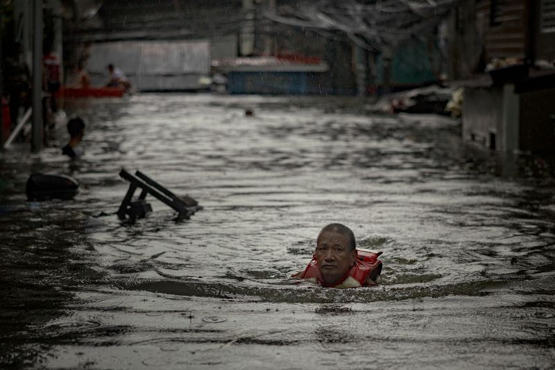 Typhoon Gaemi (Carina): Thousands Stranded By Floods In Philippine ...