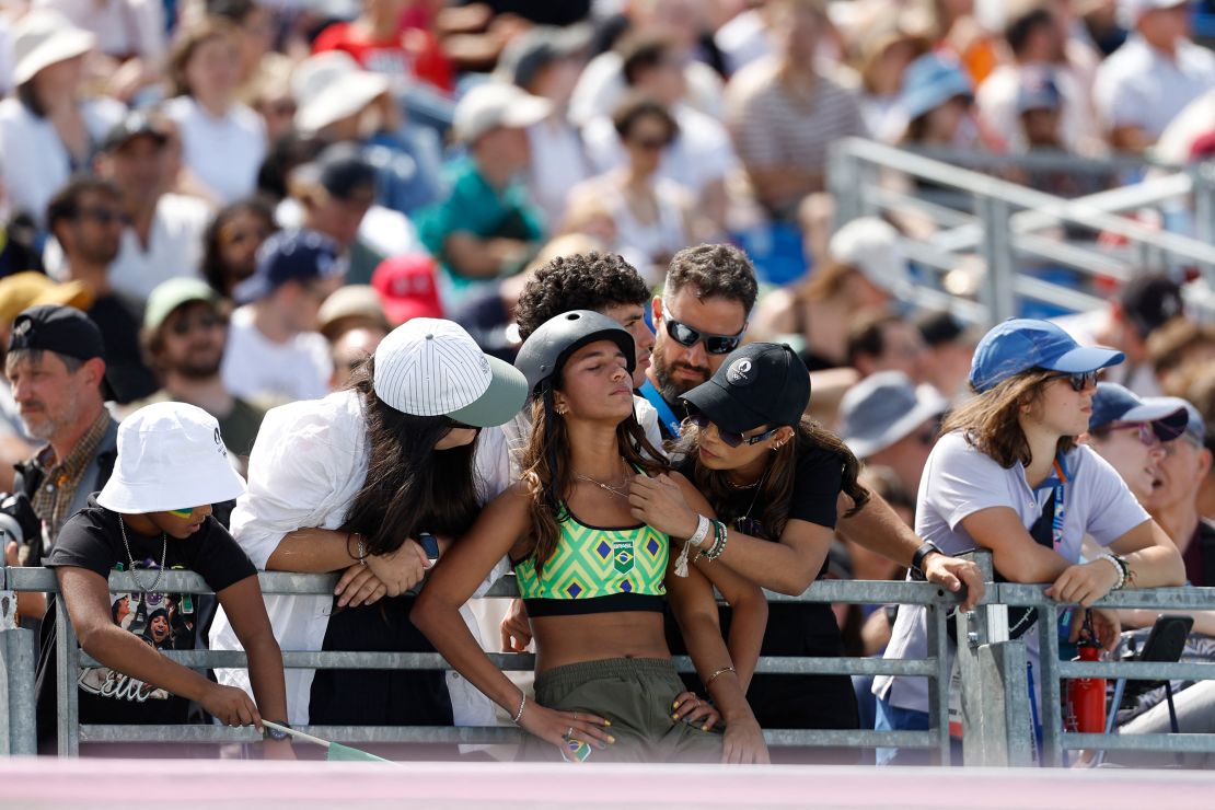 TOPSHOT - Brazil's Rayssa Leal (C) rests in the women's street skateboarding prelims during the Paris 2024 Olympic Games at La Concorde in Paris on July 28, 2024. (Photo by Odd ANDERSEN / AFP) (Photo by ODD ANDERSEN/AFP via Getty Images)