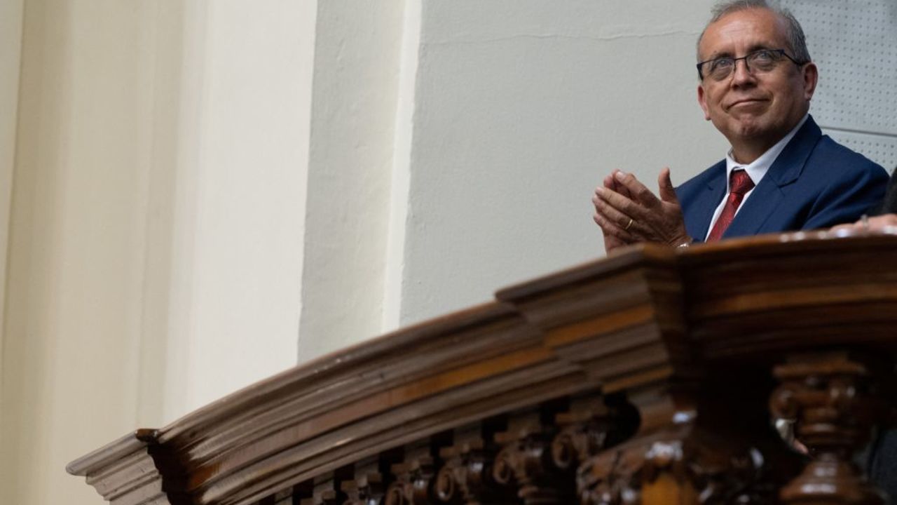 Nicanor Boluarte, brother of Peruvian President Dina Boluarte, applauds from a balcony at the end of her address to the nation on Independence Day at the National Congress in Lima on July 28, 2024. Peruvian President Dina Boluarte, under investigation by prosecutors for luxury watches she did not declare as part of her assets, said in a message to the nation that neither she nor her government is corrupt, although she avoided referring to the so-called Rolexgate affair. Boluarte spoke from Congress amid protests by dozens of demonstrators who marched against her government outside the legislature. (Photo by Cris BOURONCLE / POOL / AFP) (Photo by CRIS BOURONCLE/POOL/AFP via Getty Images)