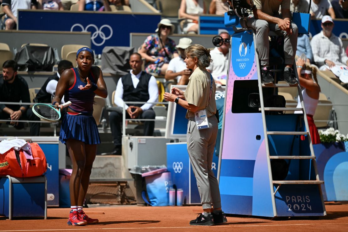 Gauff argues with the supervisor during her defeat against Donna Vekić.