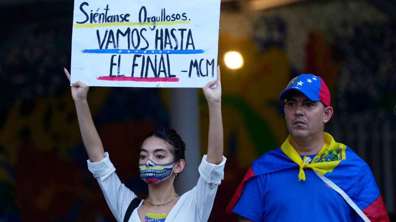 A Venezuelan woman holds a sign that reads in spanish 'Feel you proud, we are going to the end' during a demonstration protesting alleged electoral fraud in Venezuela's controversial presidential election at Urraca Park in Panama City on July 31, 2024. . International pressure mounted Wednesday on Venezuela's President Nicolas Maduro to release voting records to back his contested election victory claim that has sent thousands onto the streets in protest, leaving 16 dead. (Photo by ARNULFO FRANCO / AFP) (Photo by ARNULFO FRANCO/AFP via Getty Images)