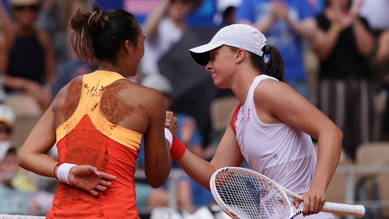 Zheng Qinwen shakes hands with Poland's Iga ?wi?tek after their women's singles semifinal match. World No. 1 ?wi?tek lost in straight sets.