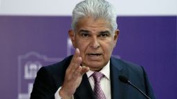 El presidente de Panamá, José Raúl Mulino, habla durante su conferencia de prensa semanal en el palacio presidencial en la ciudad de Panamá el 1 de agosto de 2024.