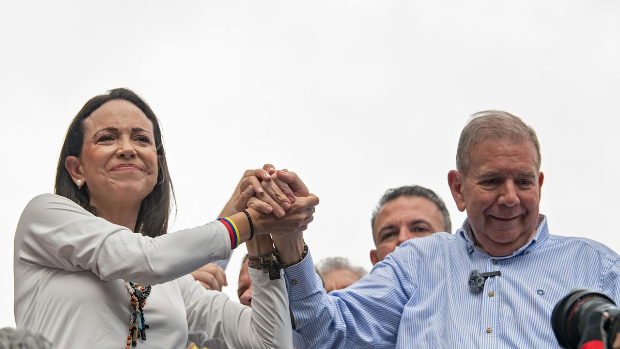 CARACAS, VENEZUELA - JULY 30: Opposition leader Maria Corina Machado and opposition presidential candidate Edmundo Gonzalez hands during a protest against the result of the presidential election on July 30, 2024 in Caracas, Venezuela. President of Venezuela Nicolas Maduro was declared as the winner of the 2024 presidential election over his rival, Edmundo Gonzalez. The result has been questioned by the opposition and internationally. According to the opposition leader Maria Corina Machado, the result announced by the 'Consejo Nacional Electoral' (CNE) does not reflect the decision made by the Venezuelans during the election. (Photo by Alfredo Lasry R/Getty Images)