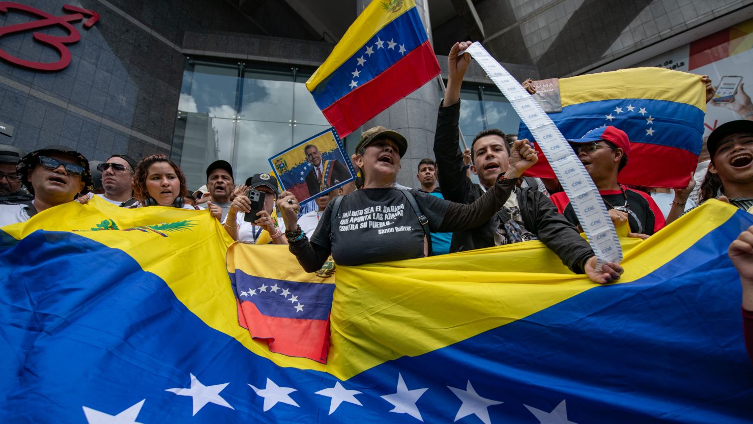 CARACAS, VENEZUELA - JULY 30: Assistants show voting records and wave flags during a protest against the result of the presidential election on July 30, 2024 in Caracas, Venezuela. President of Venezuela Nicolas Maduro was declared as the winner of the 2024 presidential election over his rival, Edmundo Gonzalez. The result has been questioned by the opposition and internationally. According to the opposition leader Maria Corina Machado, the result announced by the 'Consejo Nacional Electoral' (CNE) does not reflect the decision made by the Venezuelans during the election. (Photo by Alfredo Lasry R/Getty Images)