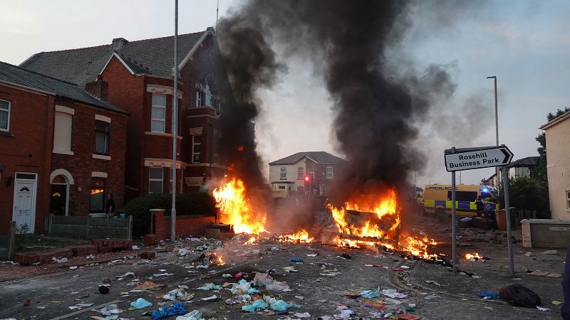 Violent scenes as far-right protesters crash vigil for three girls killed ...