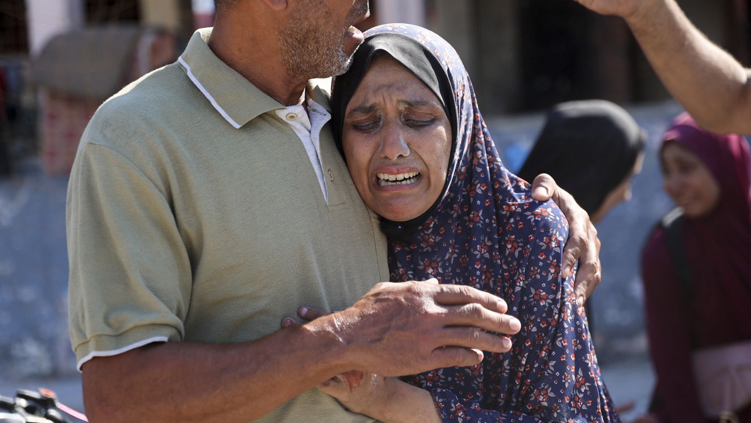 A Palestinian woman mourns following Israeli bombardment on the Hassan Salameh school in the Al-Nassr neighbourhood West of Gaza city, that houses displaced Palestinians, on August 4, 2024.