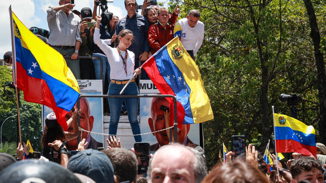 CARACAS, VENEZUELA - AUGUST 3: Opposition leader Maria Corina Machado, greets ers during 'Ganó Venezuela' opposition protest on August 3, 2024 in Caracas, Venezuela. President of Venezuela Nicolas Maduro was declared as the winner of the 2024 presidential election over his rival, Edmundo Gonzalez. The result has been questioned by the opposition and internationally. According to the opposition leader Maria Corina Machado, the result announced by the 'Consejo Nacional Electoral' (CNE) does not reflect the decision made by the Venezuelans during the election. (Photo by Jesus Vargas/Getty Images)