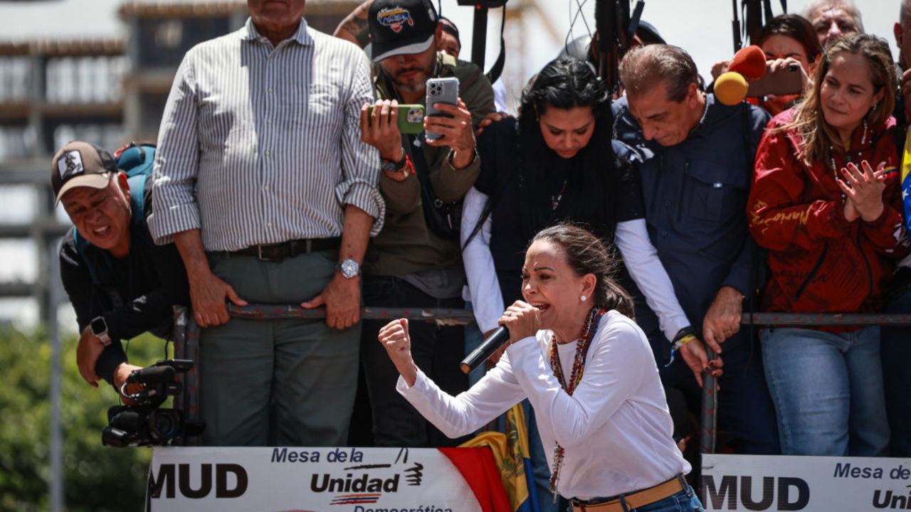 CARACAS, VENEZUELA - AUGUST 3: Opposition leader Maria Corina Machado, speaks energetically to supporters during 'Ganó Venezuela' opposition protest on August 3, 2024 in Caracas, Venezuela. President of Venezuela Nicolas Maduro was declared as the winner of the 2024 presidential election over his rival, Edmundo Gonzalez. The result has been questioned by the opposition and internationally. According to the opposition leader Maria Corina Machado, the result announced by the 'Consejo Nacional Electoral' (CNE) does not reflect the decision made by the Venezuelans during the election. (Photo by Jesus Vargas/Getty Images)