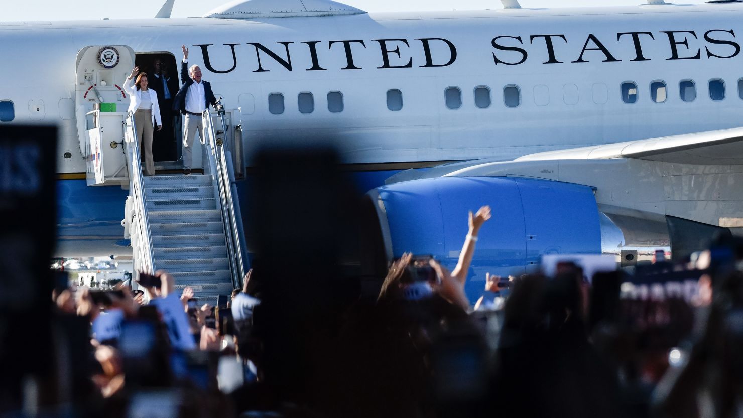 ROMULUS, MICHIGAN - AUGUST 7, 2024: Kamala Harris and Tim Walz exit Air Force Two as several thousand attendees applaud their arrival for their presidential campaign rally at Detroit Metropolitan Wayne County Airport in Romulus, MI on August 7, 2024. (Photo by Adam J. Dewey/Anadolu via Getty Images)