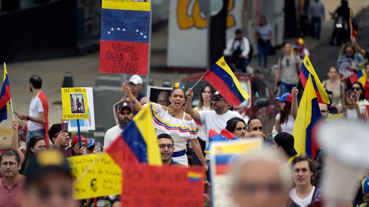of the Venezuelan community in Mexico march during a protest against the result announced for the Venezuelan presidential election at the Monumento a la Revolucion in Mexico City on August 10, 2024. Opposition candidate Edmundo González Urrutia, rival of leftist President Nicolás Maduro in Venezuela's July 28 presidential elections, urged him on Saturday to stop "violence and persecution" against demonstrators who came out to protest amid allegations of fraud. (Photo by ALFREDO ESTRELLA / AFP) (Photo by ALFREDO ESTRELLA/AFP via Getty Images)