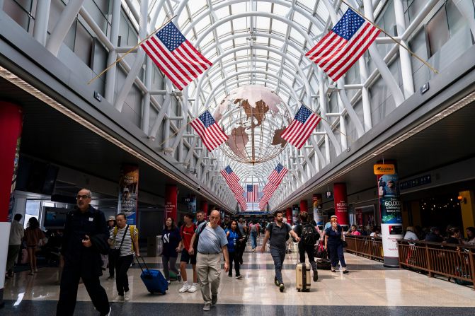 <strong>4. Chicago O'Hare International Airport (tie): </strong>This Midwest hub is the best-connected airport in North America.