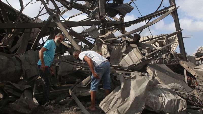 Um ataque israelense mata pelo menos 10 pessoas no sul do Líbano, em um dos incidentes mais sangrentos desde 7 de outubro.