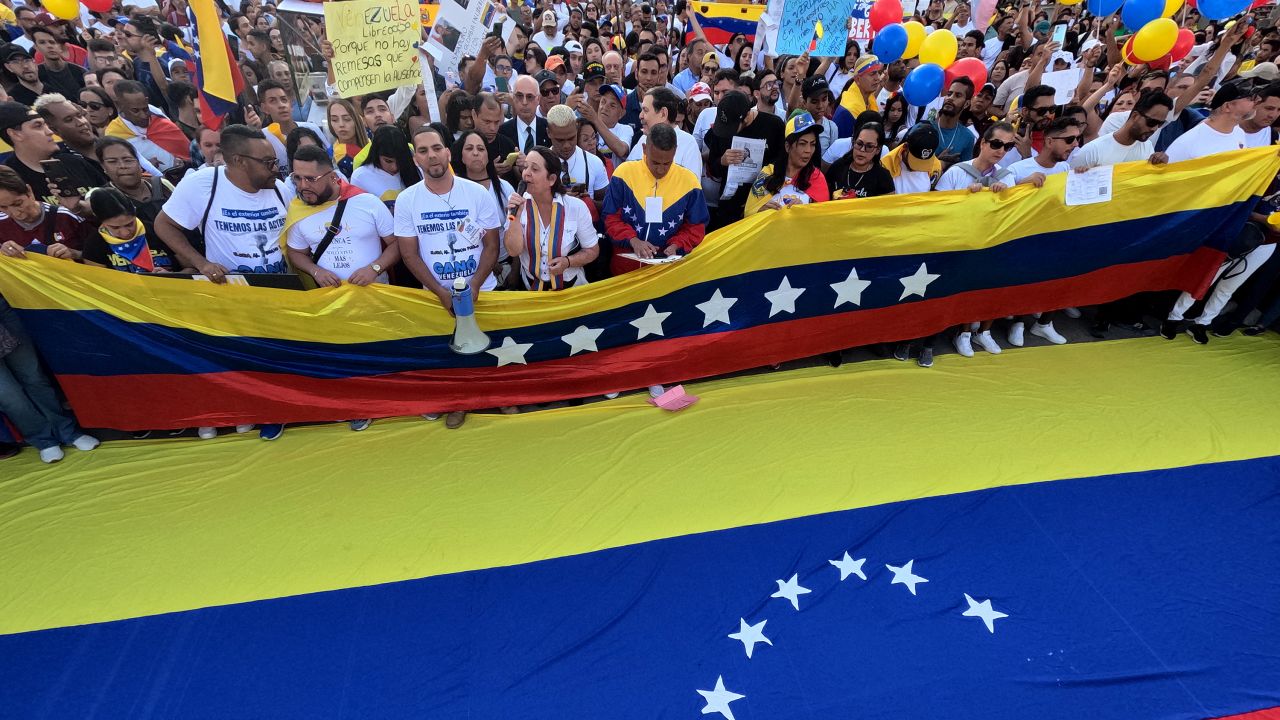 People take part in a protest called by the Venezuelan opposition for election 'victory' to be recognised in Medellin, Colombia, on August 17, 2024. Venezuelan opposition leader Maria Corina Machado had called for mass gatherings in more than 300 cities in Venezuela and abroad to intensify pressure on Maduro to concede what she says was an overwhelming opposition win in the July 28 presidential polls. (Photo by JAIME SALDARRIAGA / AFP) (Photo by JAIME SALDARRIAGA/AFP via Getty Images)