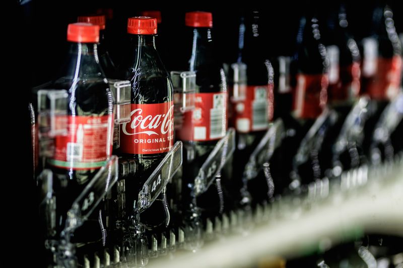 Coca-Cola está reduzindo drasticamente suas promessas de plástico - jili slot