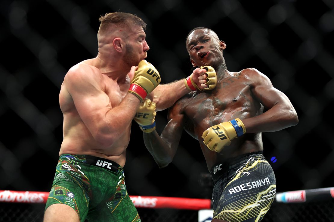 Du Plessis faced a tough challenge against the former two-time middleweight champion, but ended up submitting him to defend his belt.