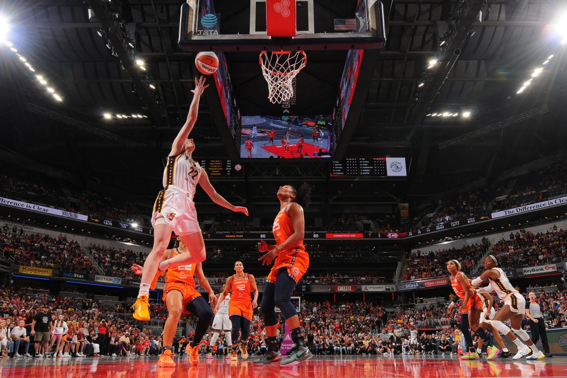 INDIANAPOLIS, IN - AUGUST 28: Caitlin Clark #22 of the Indiana Fever drives to the basket during the game against the Connecticut Sun on August 28, 2024 at Gainbridge Fieldhouse in Indianapolis, Indiana. NOTE TO USER: User expressly acknowledges and agrees that, by downloading and or using this Photograph, user is consenting to the terms and conditions of the Getty Images License Agreement. Mandatory Copyright Notice: Copyright 2024 NBAE (Photo by Ron Hoskins/NBAE via Getty Images)