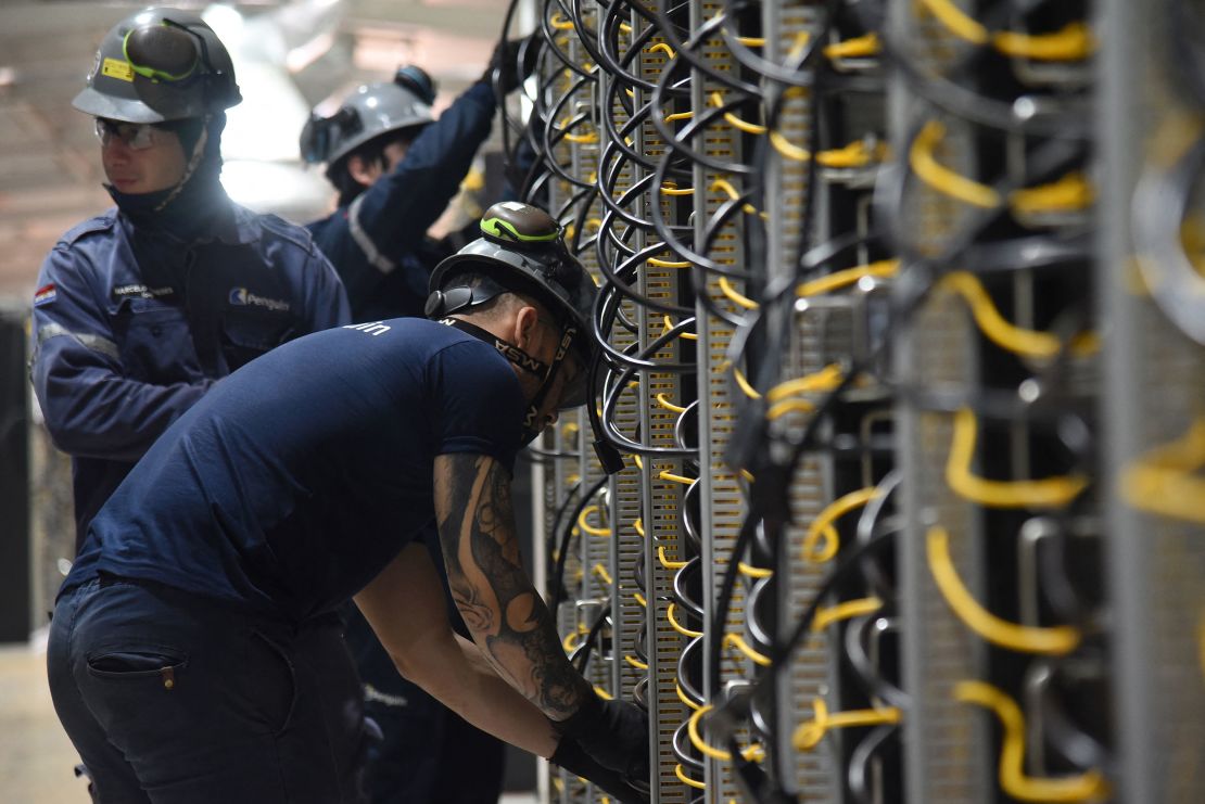 Workers check the crypto mining racks in the plant in Hernandarias, Paraguay, 2. August 2024. years. The country has a growing crypto-mining sector attracted by a cheap, green current.