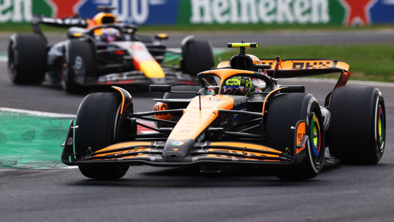 MONZA, ITALY - SEPTEMBER 01: Lando Norris of Great Britain driving the (4) McLaren MCL38 Mercedes leads Max Verstappen of the Netherlands driving the (1) Oracle Red Bull Racing RB20 on track during the F1 Grand Prix of Italy at Autodromo Nazionale Monza on September 01, 2024 in Monza, Italy. (Photo by Lars Baron/Getty Images)