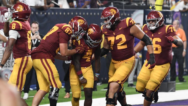 No. 23 USC scores a touchdown in the final seconds to secure a clear victory over No. 13 LSU