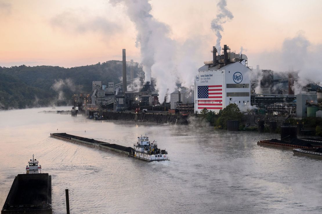 US Steel, yang memiliki fasilitas di dekat Pittsburgh, menghadapi tawaran pengambilalihan oleh produsen baja terbesar di Jepang.