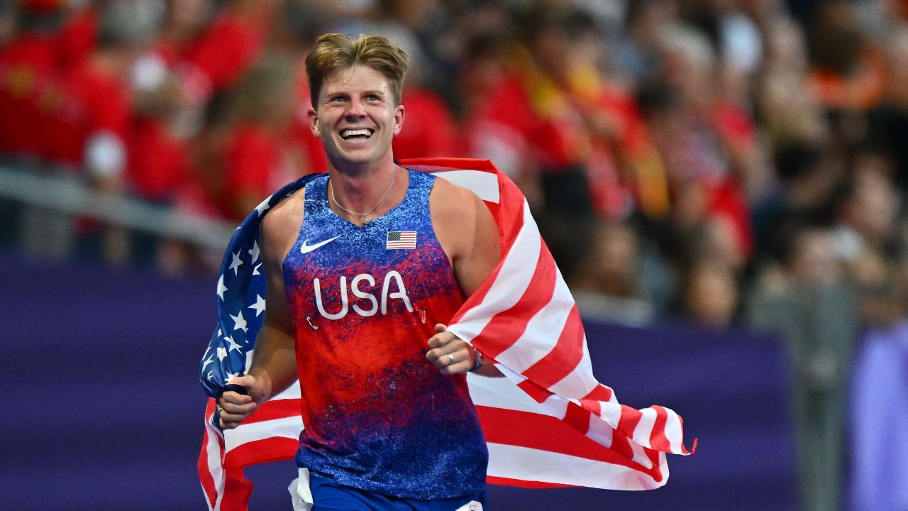 PARIS, FRANCE - SEPTEMBER 06: Hunter Woodhall of Team USA celebrates after winning the Gold Medal in the Men's 400m T62 on day nine of the Paris 2024 Summer Paralympic Games at Stade de France on September 06, 2024 in Paris, France. (Photo by Marco Mantovani/Getty Images)