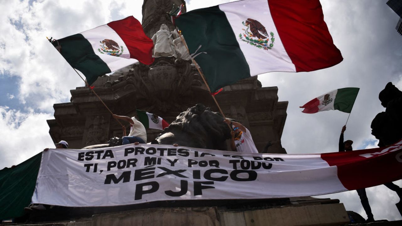 Members of the National Association of Magistrates and District Judges take part in a protest after the approval by the Senate of the judicial reform proposed by the government at the Angel de la Independencia roundabout in Mexico City on September 11, 2024. Mexico will be the first country in the world to elect all its judges by popular vote after the approval of a reform by leftist President Andrés Manuel López Obrador that, according to his detractors, fulminates the independence of powers. (Photo by Rodrigo Oropeza / AFP) (Photo by RODRIGO OROPEZA/AFP via Getty Images)