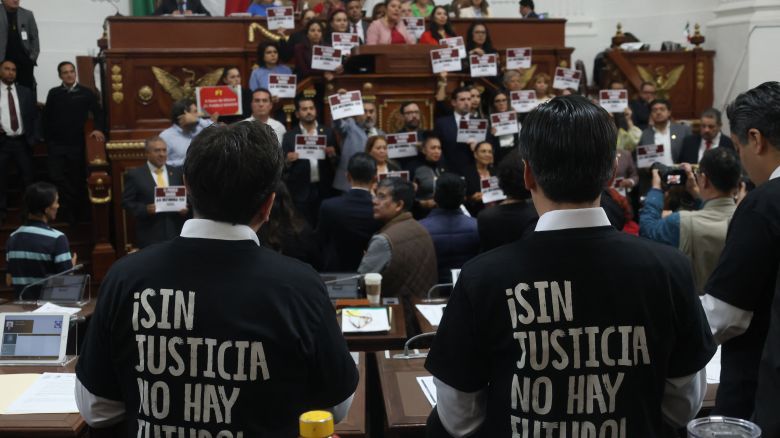 Deputies wearing t-shirts that read in Spanish "Without justice, there is no future!" are seen during the local vote in the Congress of Mexico City on the Judicial Reform in Mexico City on September 12, 2024. Mexican President Andrés Manuel López Obrador announced on Thursday that his controversial judicial reform, which provides for the election of all judges by popular vote, is ready to be enacted after winning the  of 18 state congresses. (Photo by Silvana FLORES / AFP) (Photo by SILVANA FLORES/AFP via Getty Images)