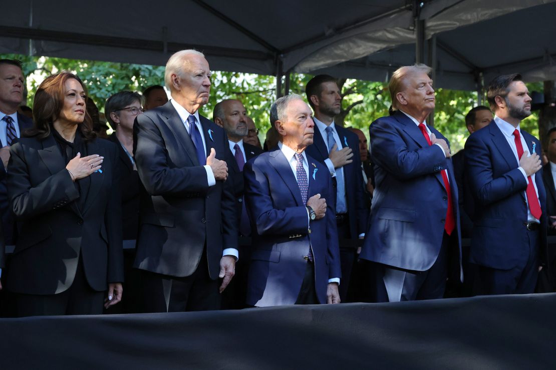 Wakil Presiden Kamala Harris, Presiden Joe Biden, mantan Wali Kota New York City Michael Bloomberg, mantan Presiden Donald Trump dan Senator JD Vance menghadiri Upacara Peringatan 9/11 tahunan di National 9/11 Memorial and Museum di New York City, pada 11 September 2024.