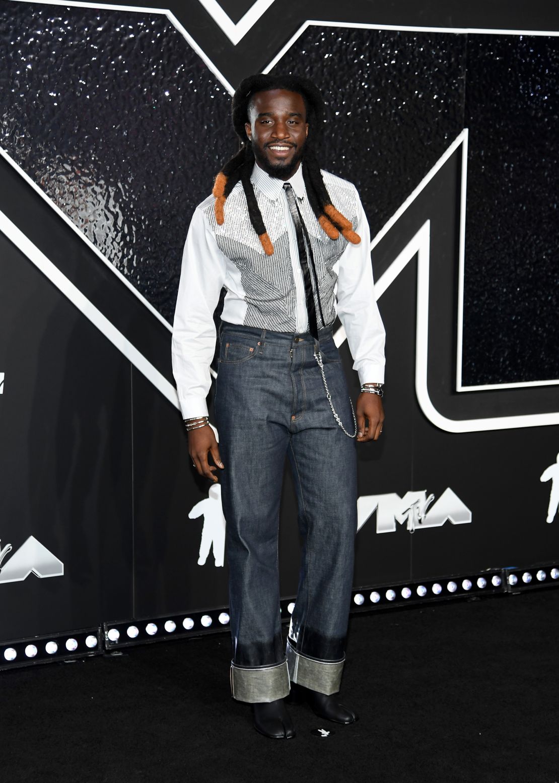 Best New Artist nominee Shaboozey pulled off a denim look.